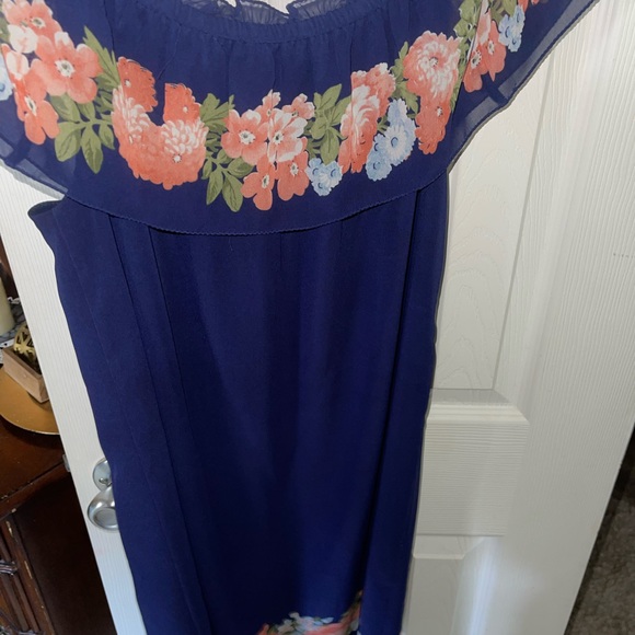 Max Studio Dress w Flowers - Picture 7 of 7